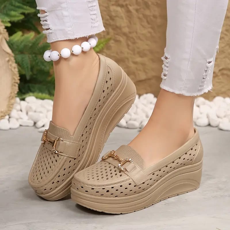 👟Comfort Flow ✨Donde la Comodidad Se Siente en Cada PasoPisa suave, camina ligero y luce increíble 💛Confort acolchado, estilo moderno y ligereza que fluye contigo todo el día⚡