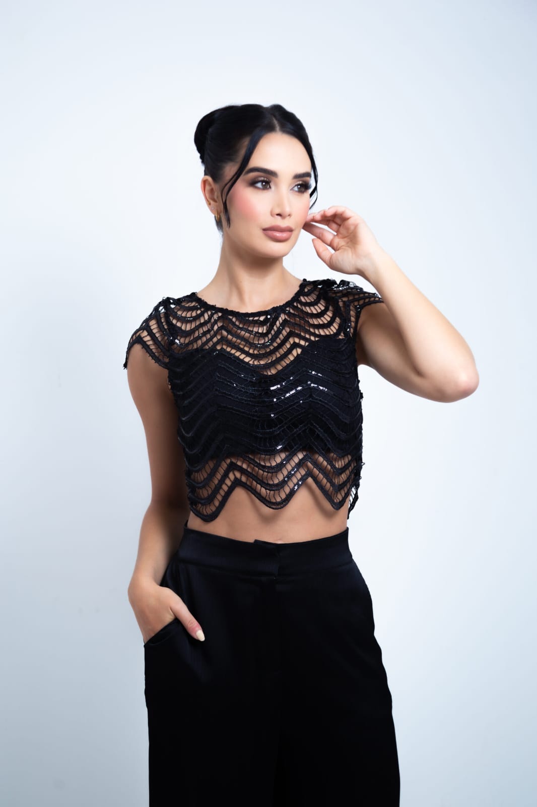 Top de crochet con lentejuelas ✨ Elegancia absoluta 🖤El toque que eleva tu look ✨