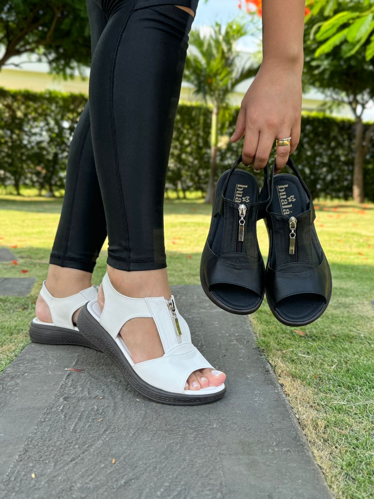 👣 VitaStep 👣 Sandalia ortopédica ergonómica y antideslizante 🧠 Plantilla con memoria 🦶 Alivio para juanetes y fascitis plantar ✅ Soporte anatómico 💃 Estilo moderno 🏠 Ideal para uso diario 🚶‍♀️ Seguridad y confort en cada paso