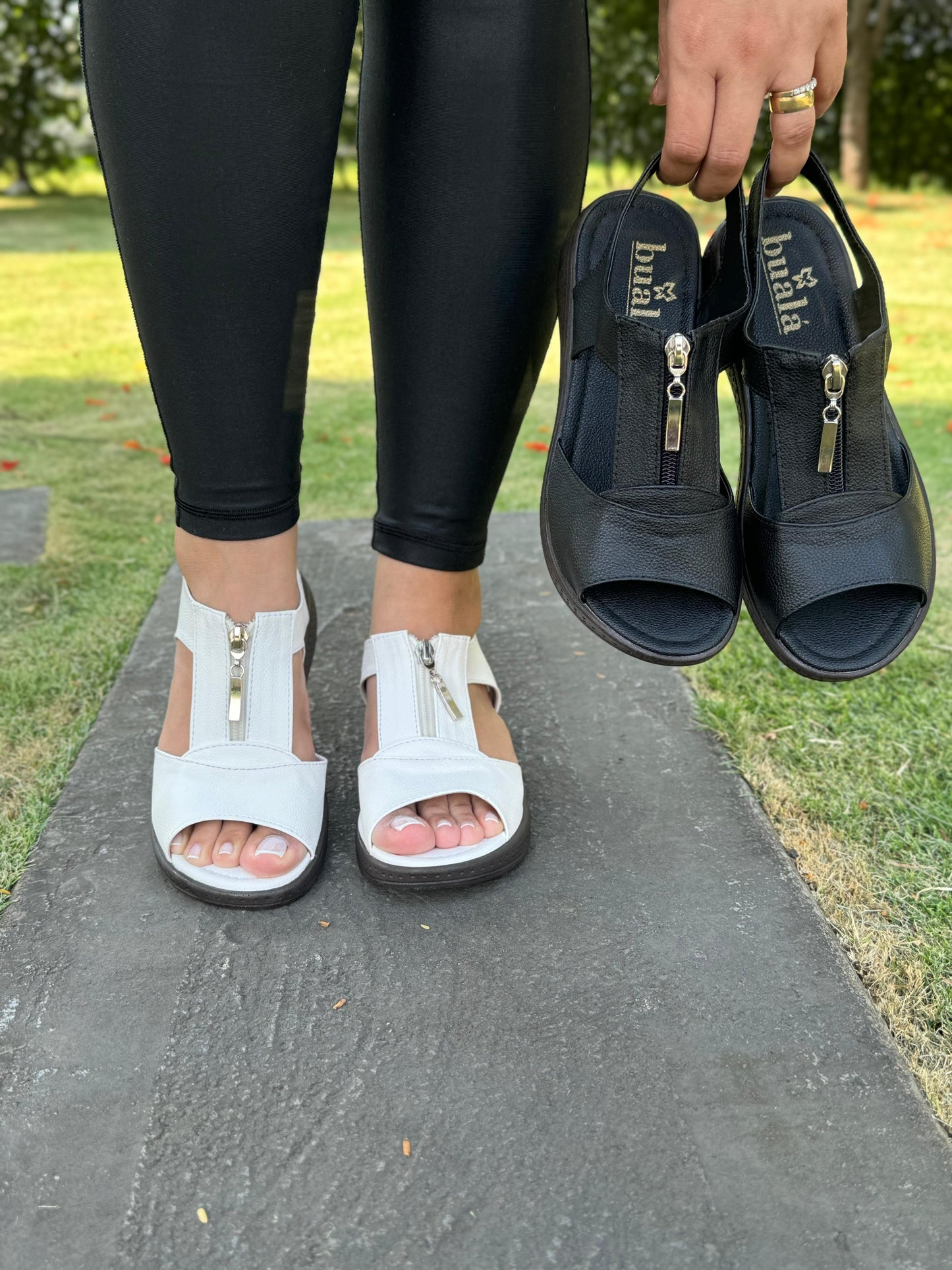 👣 VitaStep 👣 Sandalia ortopédica ergonómica y antideslizante 🧠 Plantilla con memoria 🦶 Alivio para juanetes y fascitis plantar ✅ Soporte anatómico 💃 Estilo moderno 🏠 Ideal para uso diario 🚶‍♀️ Seguridad y confort en cada paso